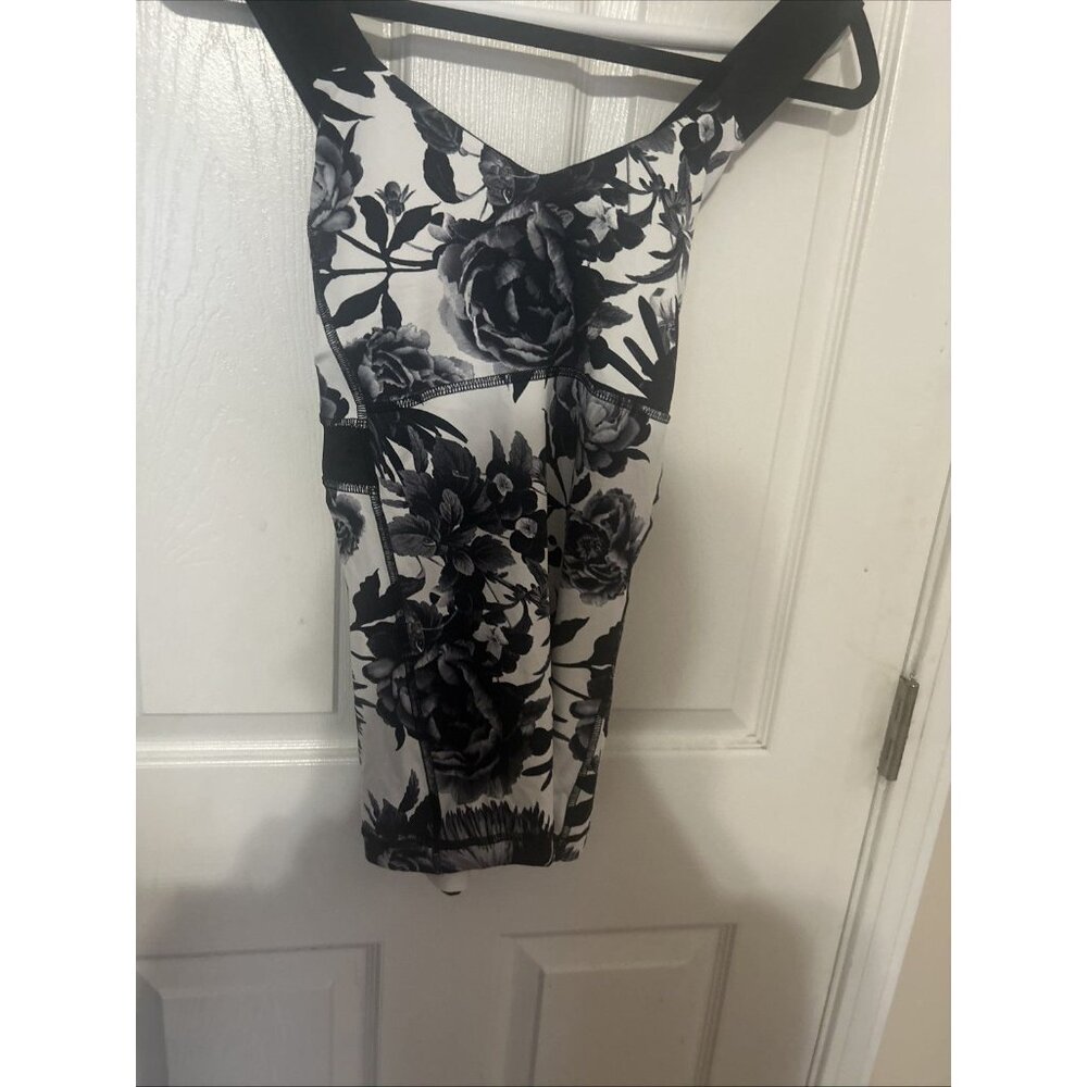 Lululemon Top Women 8 Black Yoga Gym Crossfit Gorpcore Gym Beach Resort Floral - Picture 2 of 5